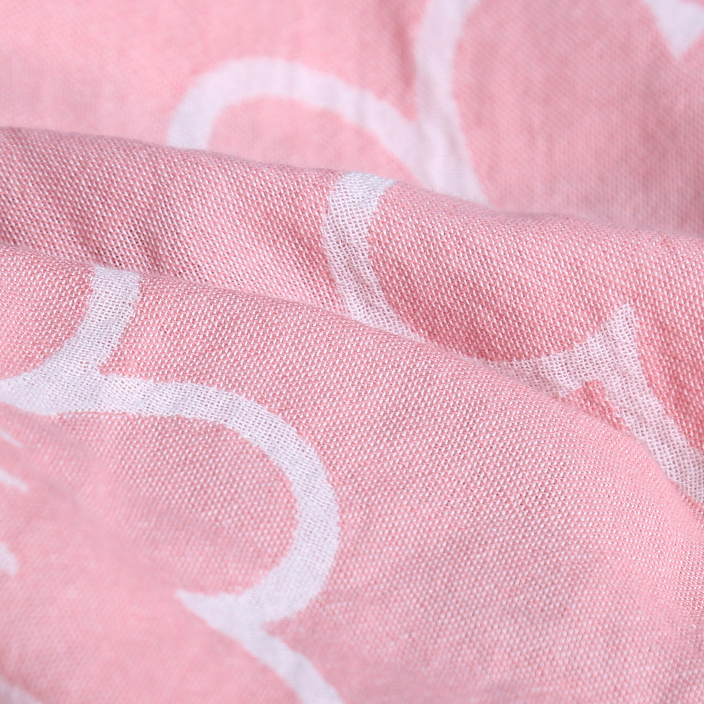Close-up of pink fabric with white floral patterns VU-BLO-PNK