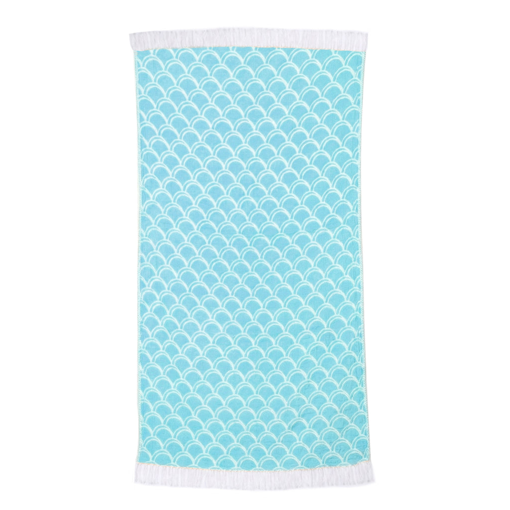 Teal beach towel with white scallop pattern on a white background VU-OCN-SEA