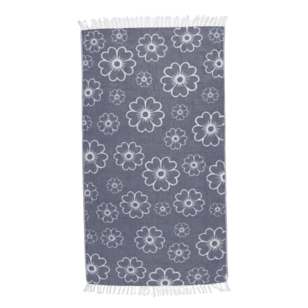 Floral patterned towel with white flowers on a blue background VU-BLO-IND