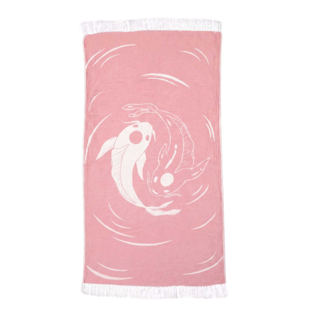 Pink towel with white fish design on a white background VU-YNG-RSE